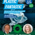 Schriftzug: "Plastic Fantastic. Wie das Artensterben unsere Meere bedroht und was wir dagegen tun können. Film und Diskussion in der Stadthalle Uetersen. Freitag, 25. Juli, 19 Uhr. Natürlich kostenlos! gruene-uetersen.de" auf dem Foto einer im Meer schwimmenden Plastiktüte. Darunter zwei Fotos: Dr. Ralf Sonntag, Meeresbiologe, Pro Wildlife. Und Silke Backsen, Landtagsabgeordnete, Sprecherin Umwelt und Naturschutz grüne Landtagsfraktion.